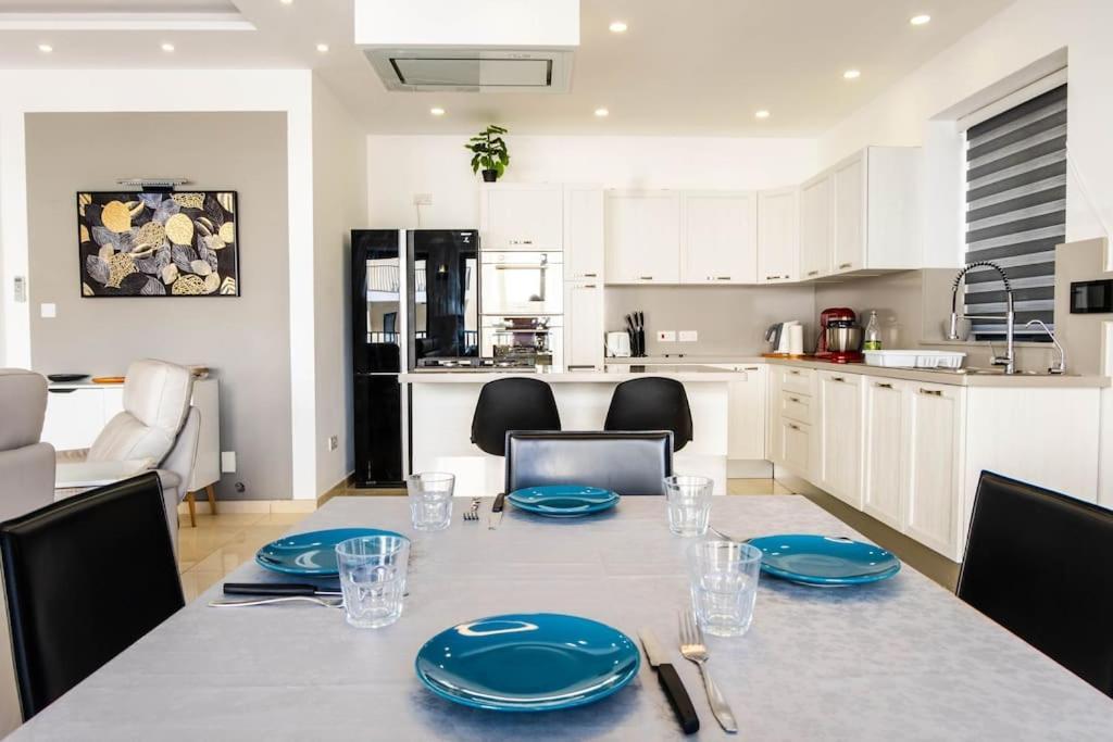 Mellieha, Luxury 3 Bedroom Azure Maisonette Kültér fotó